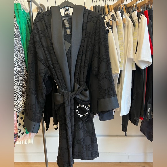 BALMAIN***Logo Printed Hooded Black Robe**Med. $1315 CURRENT!! Full pric… - Picture 6 of 8